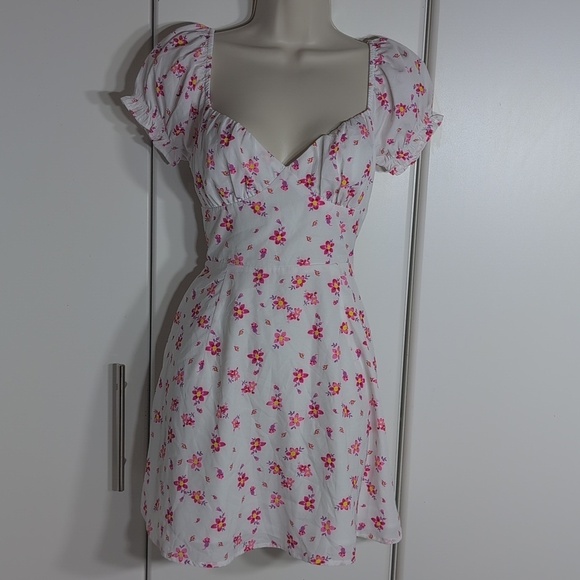 Princess Polly Dresses & Skirts - Princess Polly Ruth Puff Sleeve White Pink Floral Print Mini Dress Size 6